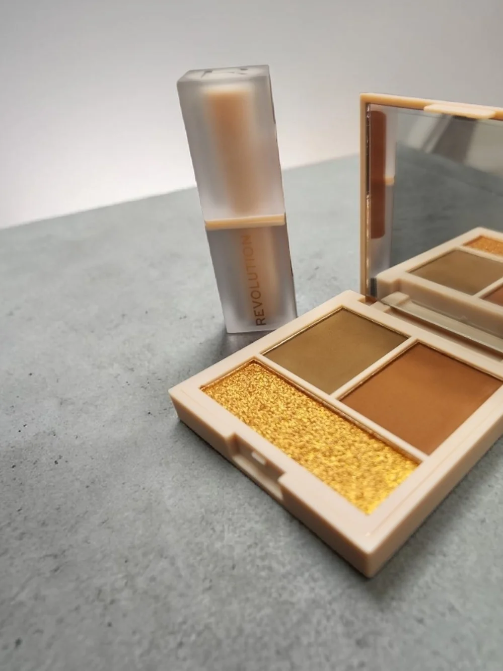 Revolution Duo Mirrored Palette & Lipstick - NEW